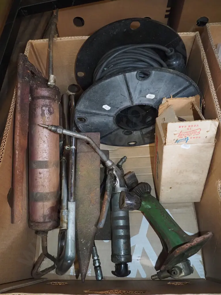 box; extension cord, car jack, grease guns etc Image 1++