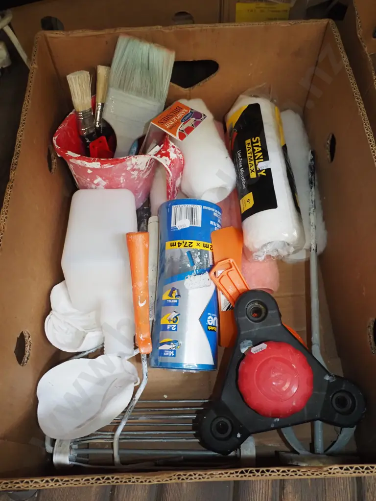 box of painter's tools Image 1++