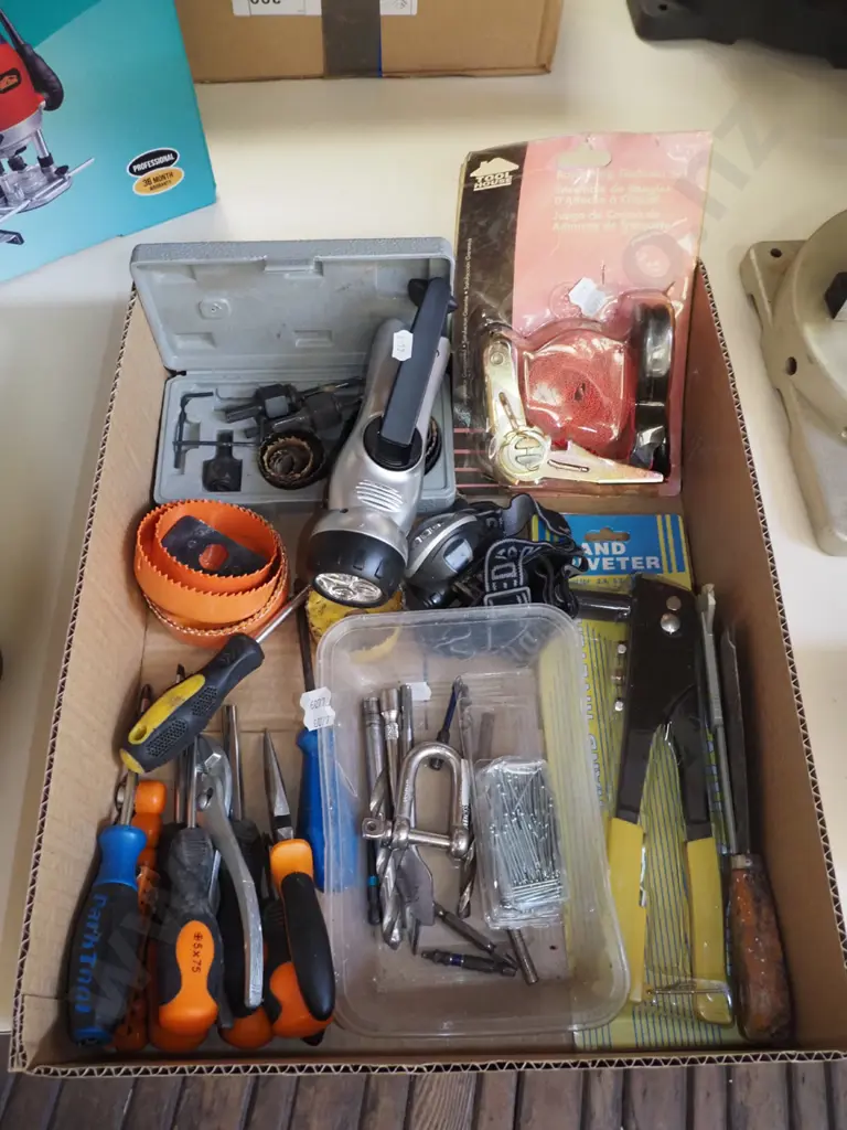 box; hole saws, load strops, riveter etc Image 1++