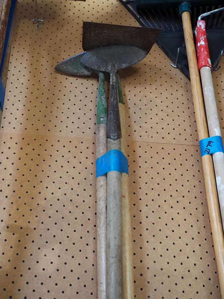garden tools; hoes  Image 1++