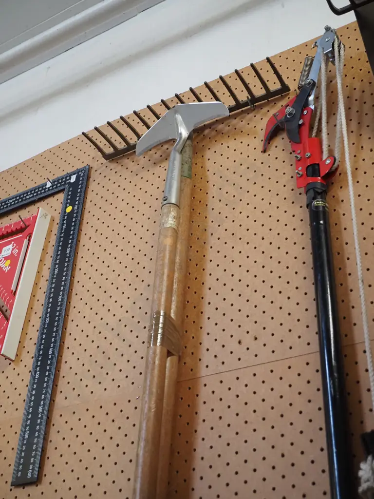 garden rake, aeroplane hoe Image 1++
