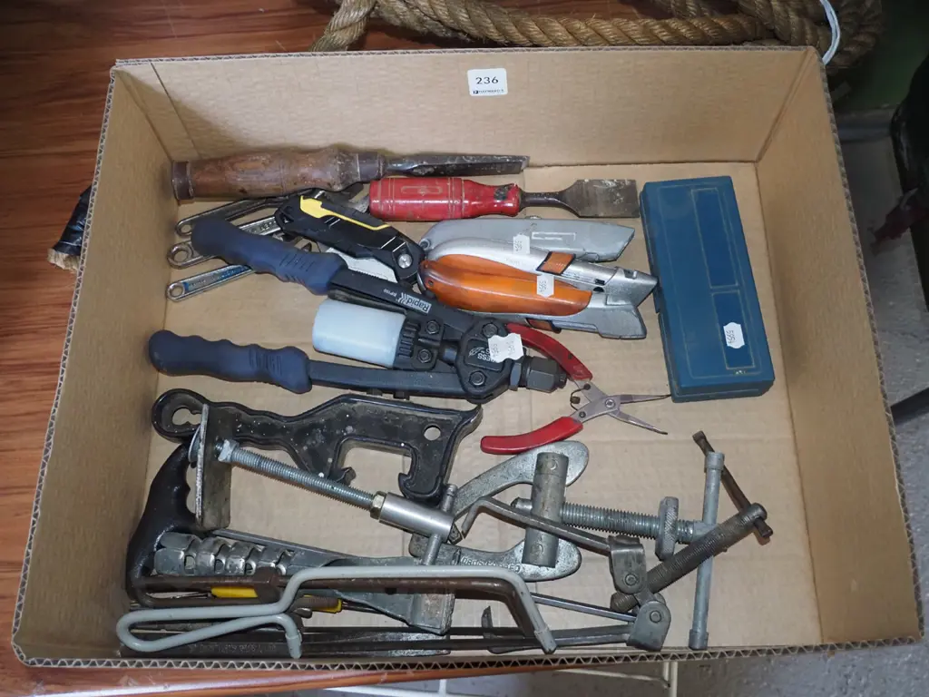 box; pop riveter, gear pullers, chisels etc Image 1++
