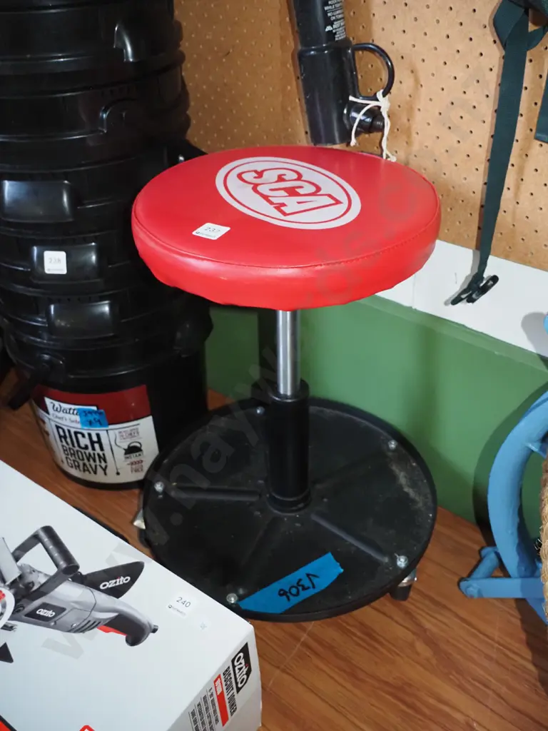 SCA workshop stool on casters Image 1++