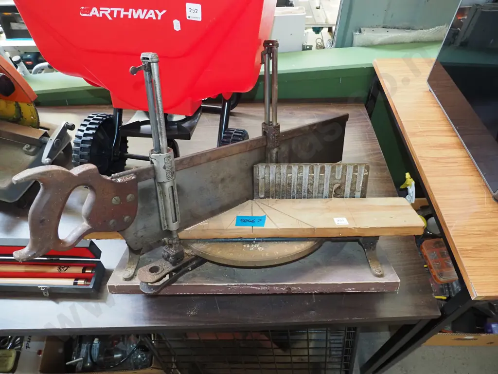 Stanley mitre saw on stand Image 1++