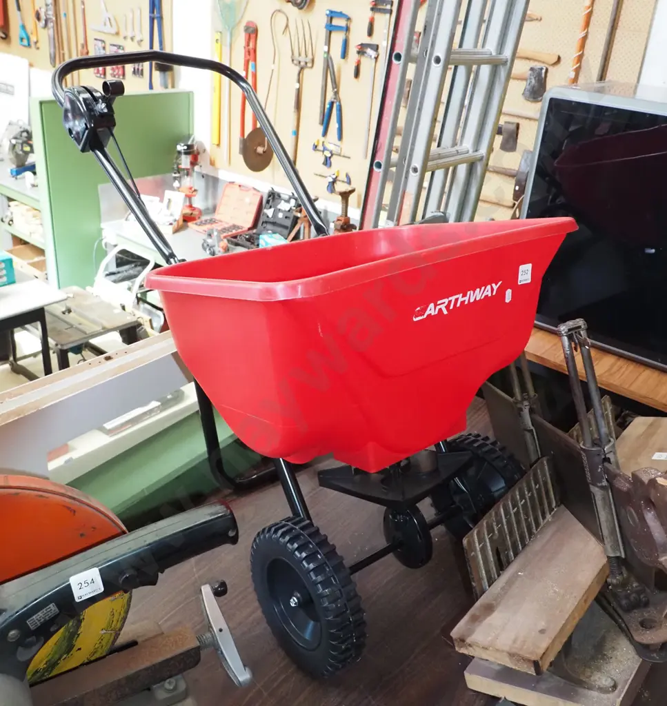 Earth Way push along fertiliser spreader Image 1++