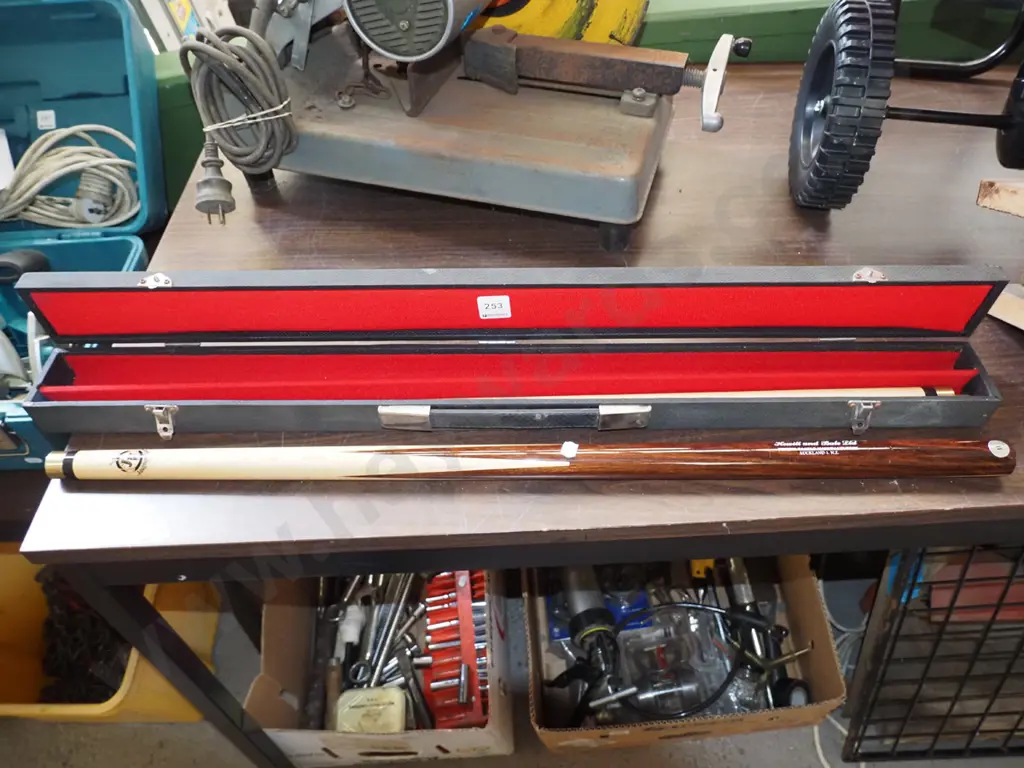 pool cue in case Image 1++