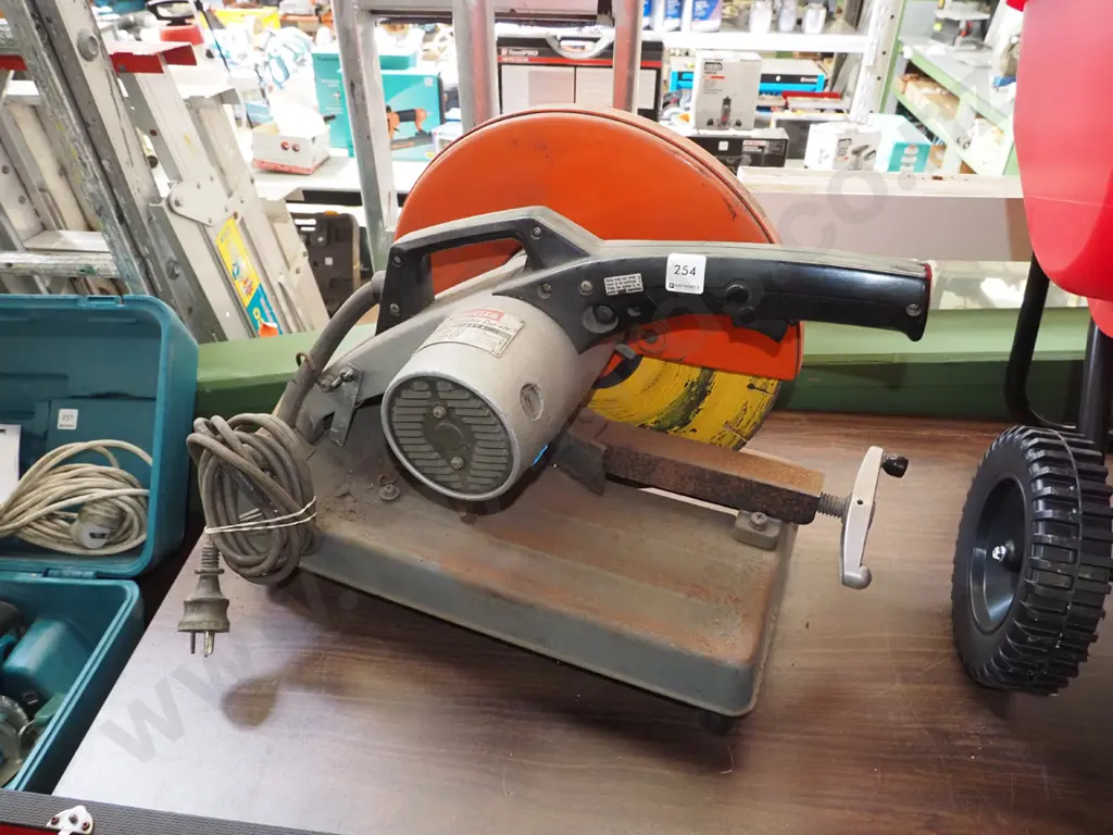 Makita portable cut off saw Image 1++