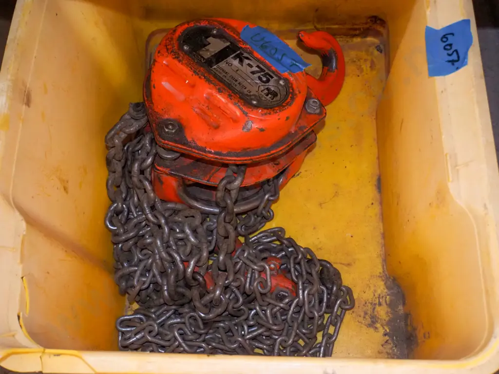 1 tonne Elephant chain block in plastic tub Image 1++