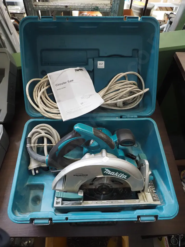 cased Makita circular saw Image 1++