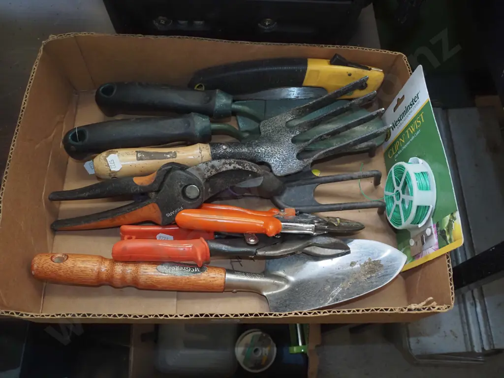 box of garden tools Image 1++