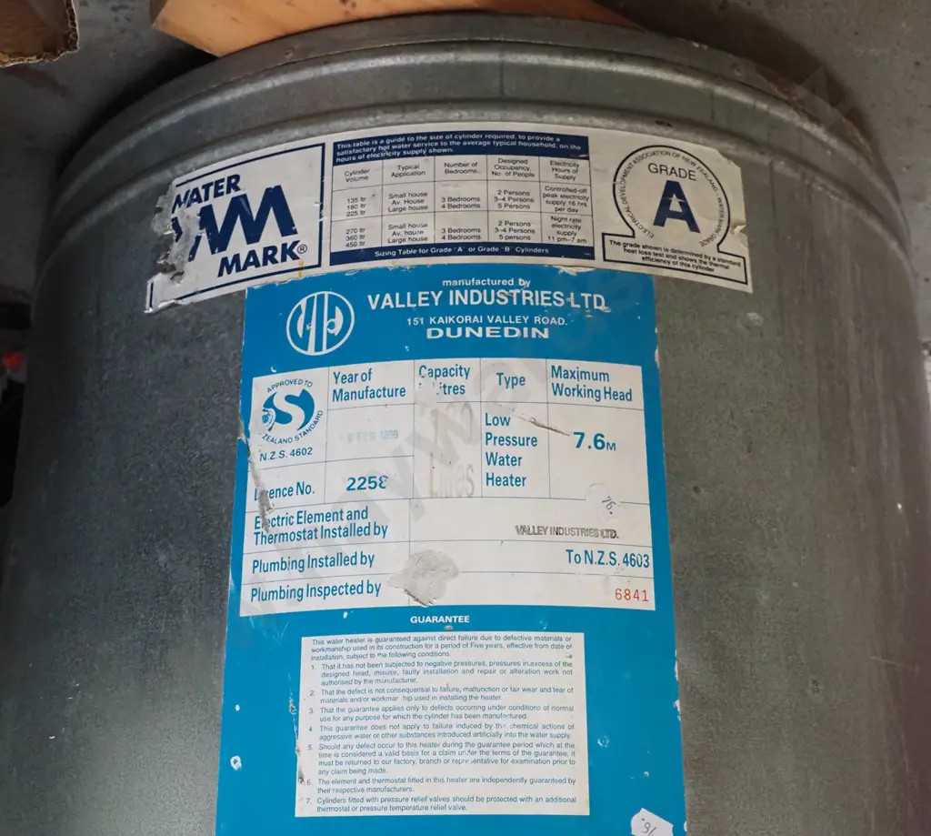 180L hot water cylinder Image 1++