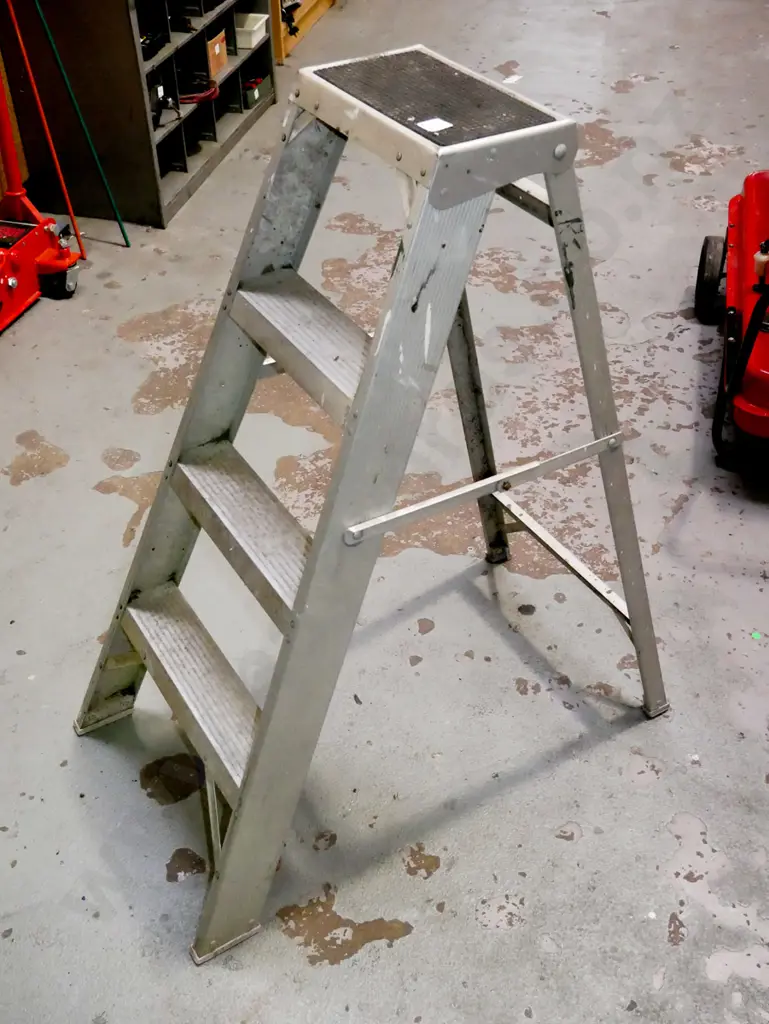 3 step aluminium ladder Image 1++