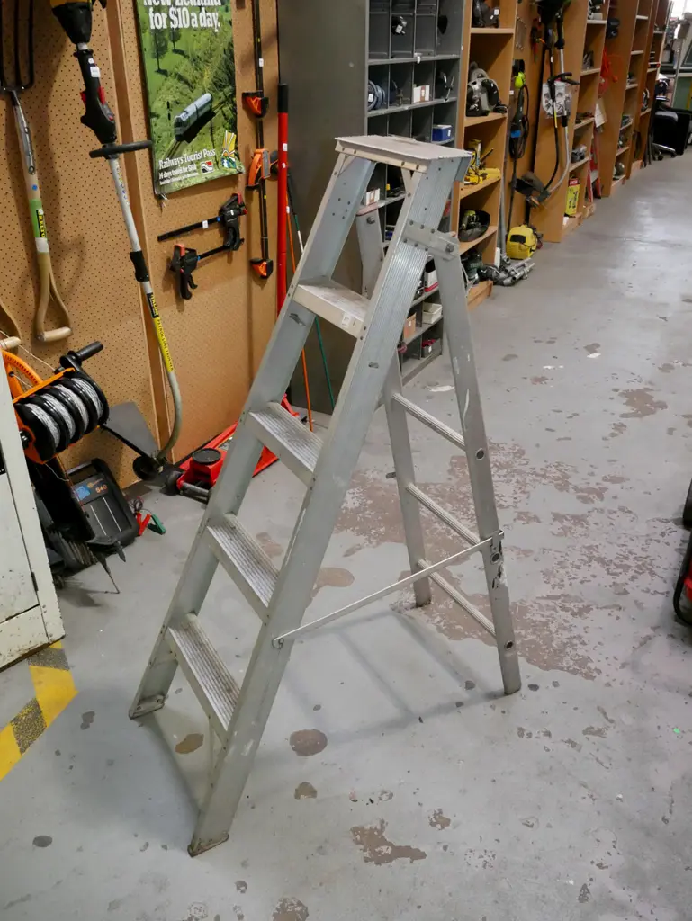 4 step aluminium ladder Image 1++