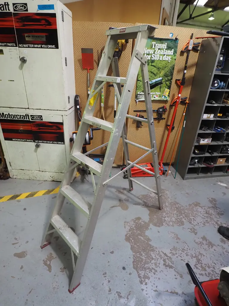 Alco 5 step aluminium ladder Image 1++