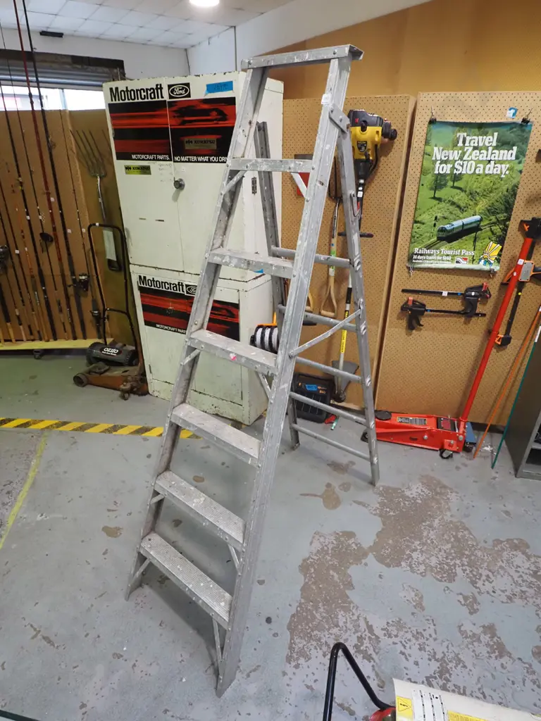 6 step aluminium ladder Image 1++
