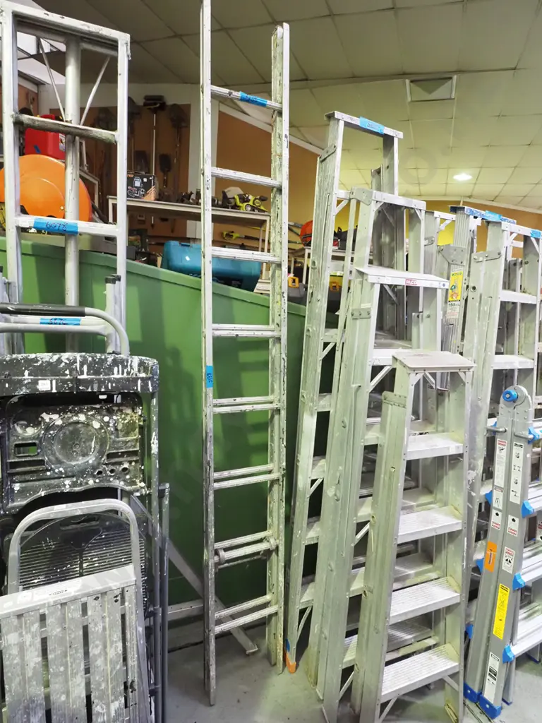 aluminium extending ladder - no ropes Image 1++