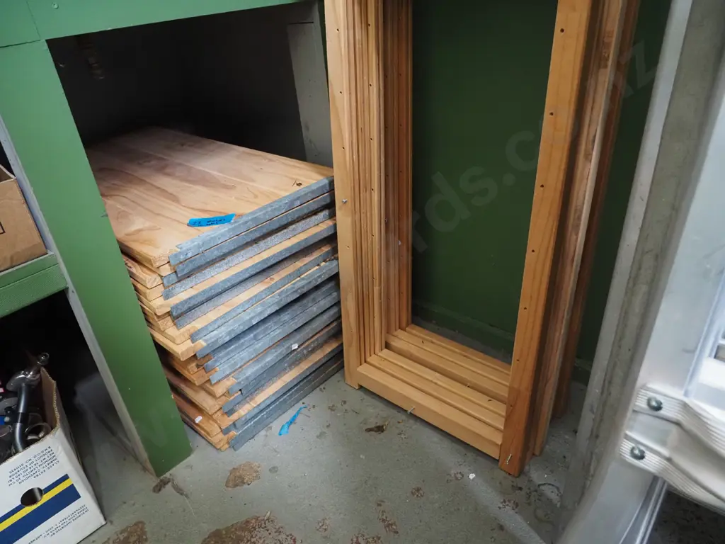 6x  Lundia shelving frames and 23 shelves plus bracing Image 1++