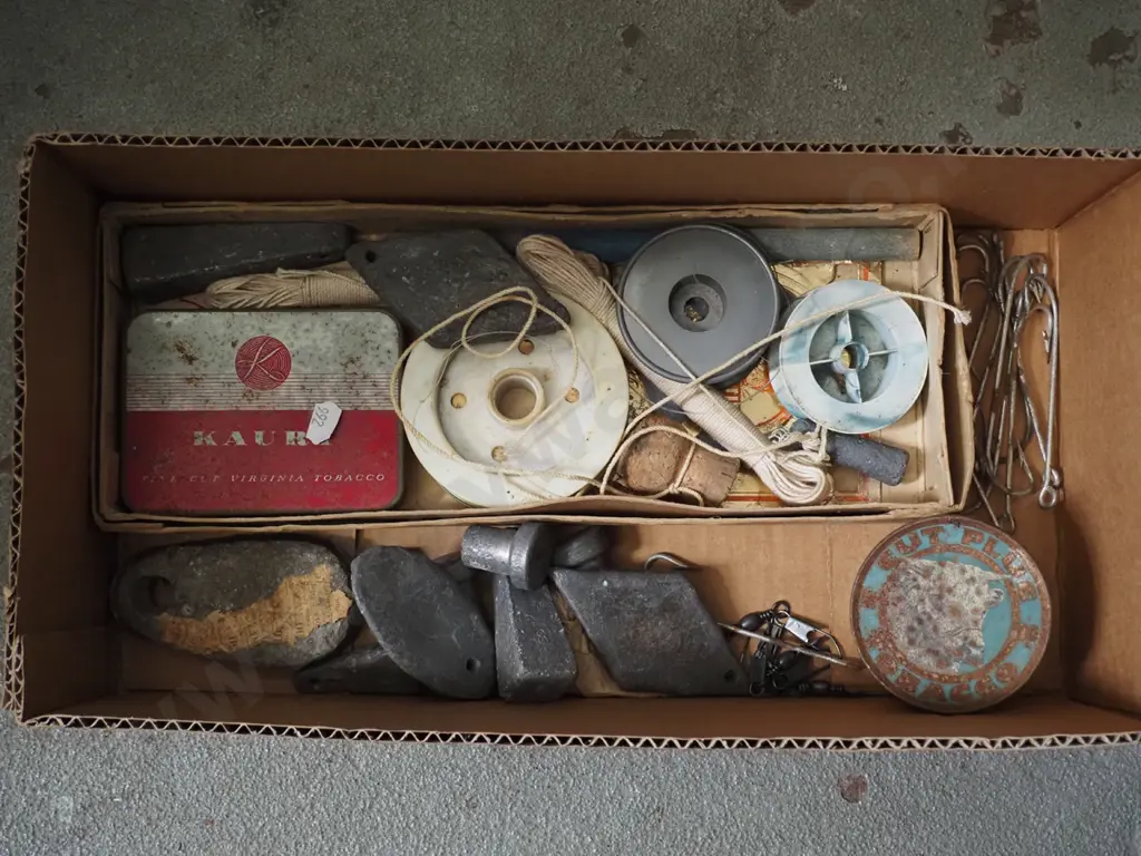 box; lead sinkers, fishing line etc Image 1++