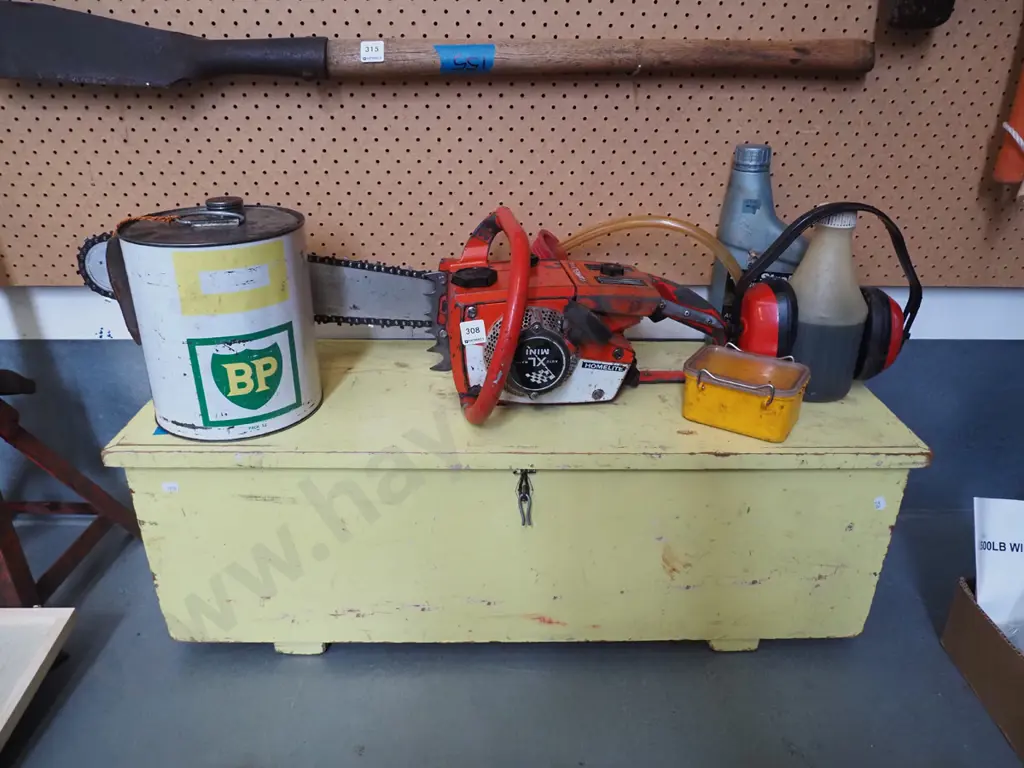 Homelite 2 stroke chainsaw with homemade box and accessories Image 1++