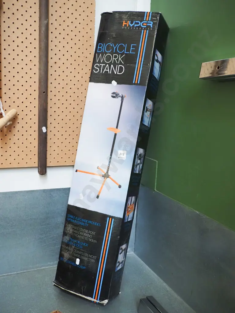 box; as-new Hyper bicycle work stand Image 1++