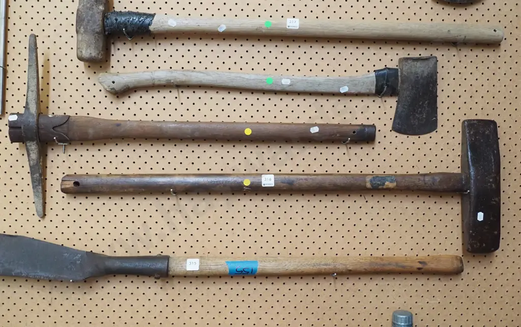 pick axe, heavy hammer - yellow dots Image 1++