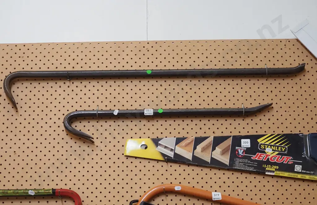2x wrecking bars - green dots Image 1++