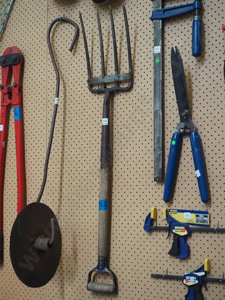 garden fork - has repairs Image 1++