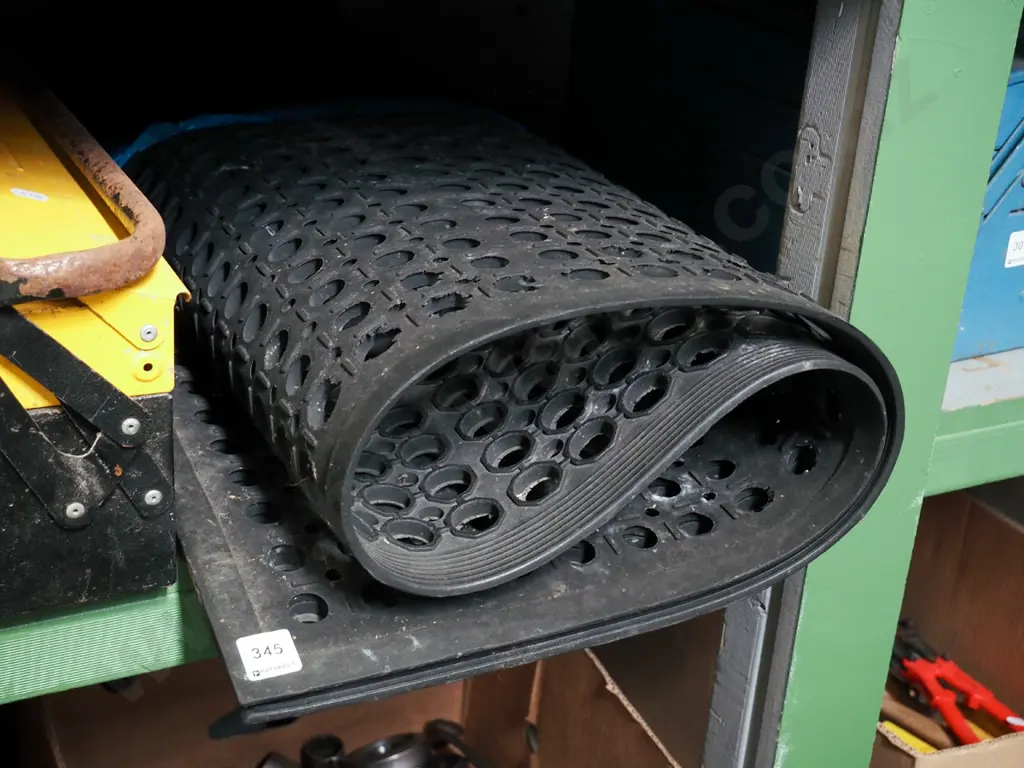 large rubber mat Image 1++