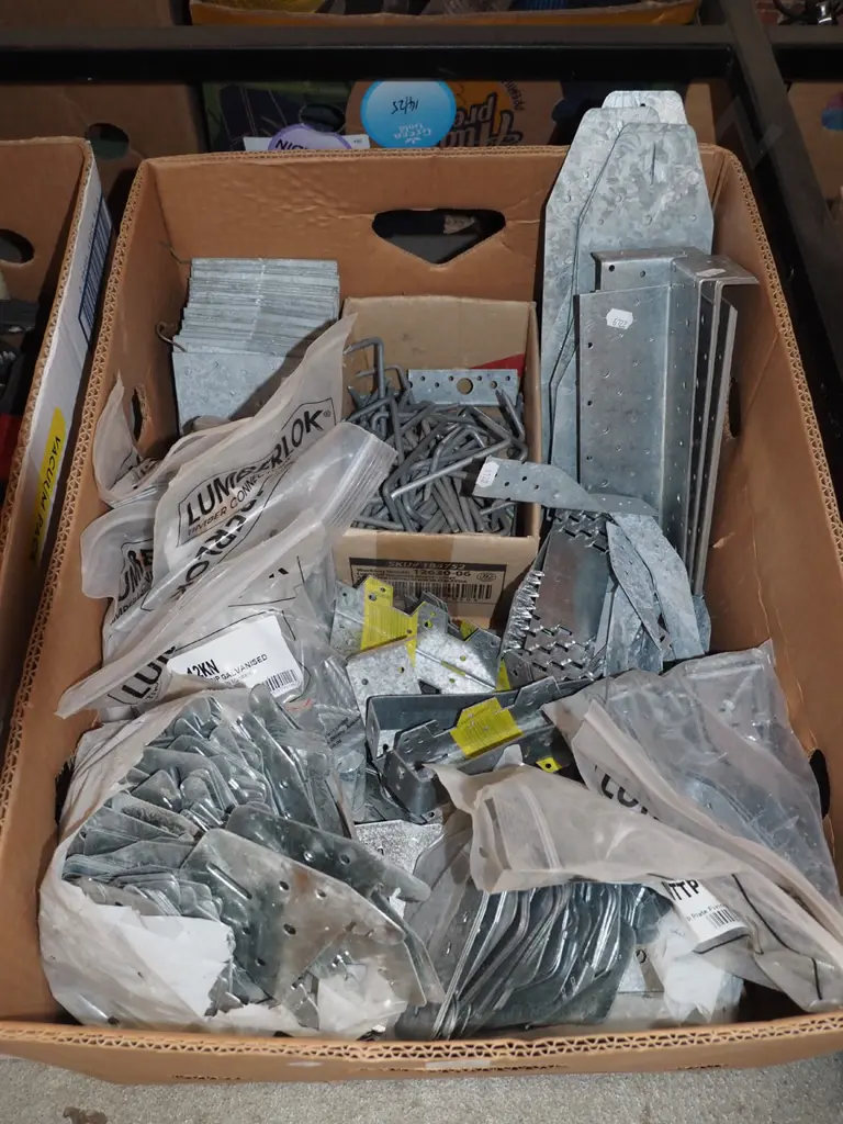 box; nail plates, joist hangers, rondo baton holder etc Image 1++
