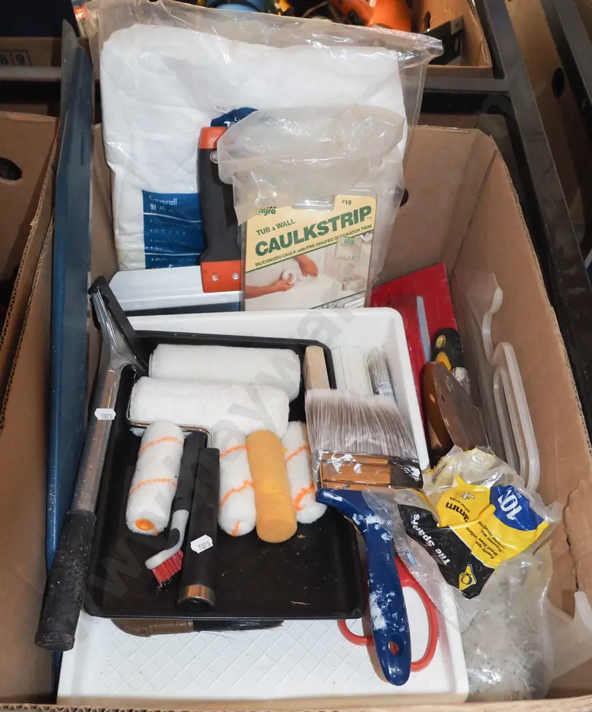 box of painter's tools Image 1++