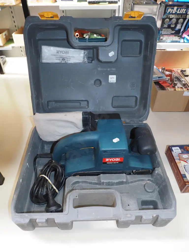 cased Ryobi orbital sander Image 1++