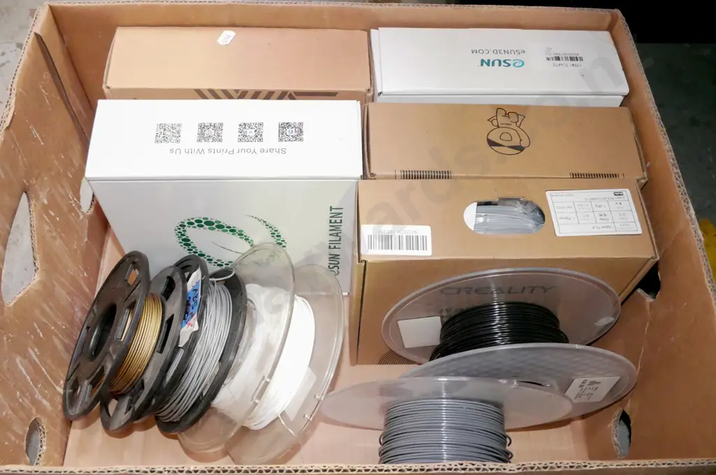 box; various 3D printing filaments Image 1++