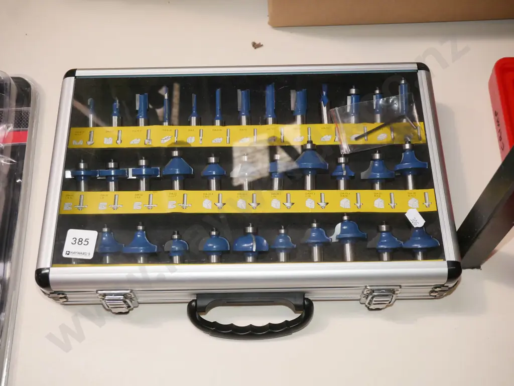 as-new cased router bits Image 1++