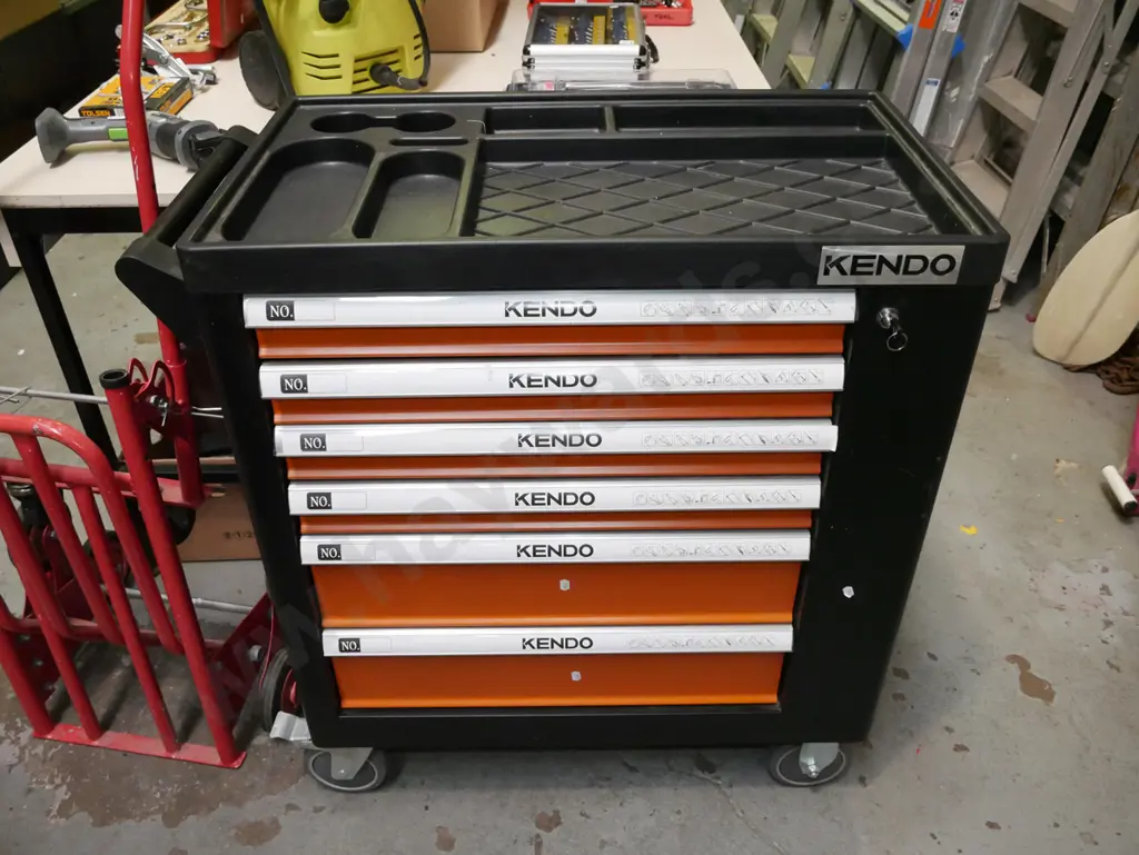 Kendo workshop tool chest on casters - key in office Image 1++
