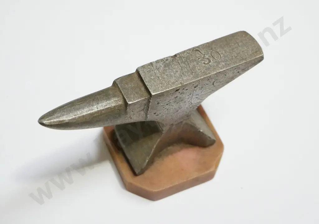 small anvil - metal work projector 1954 Image 1++
