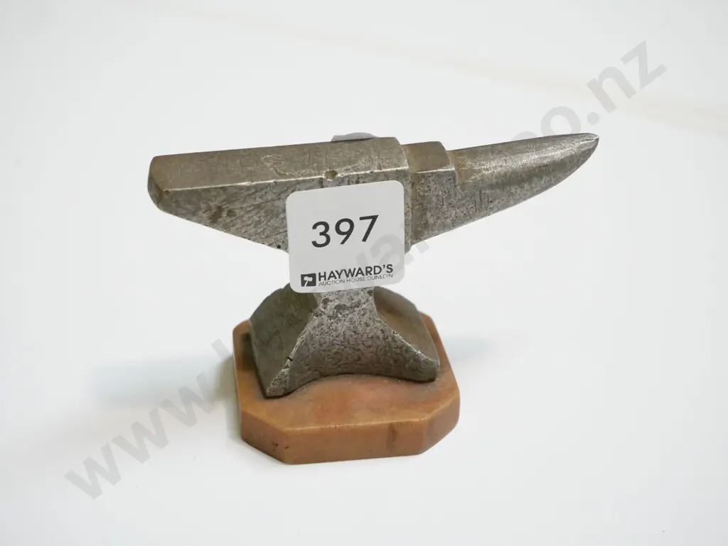 small anvil - metal work projector 1954 Image 1++