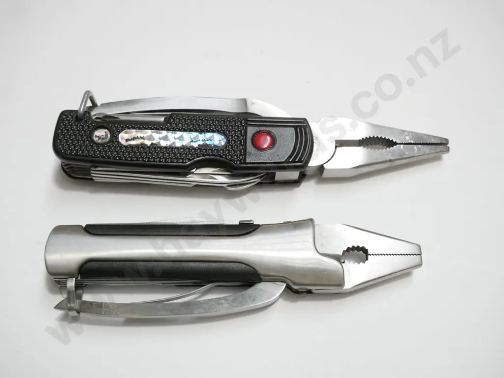 2x multi tools Image 1++