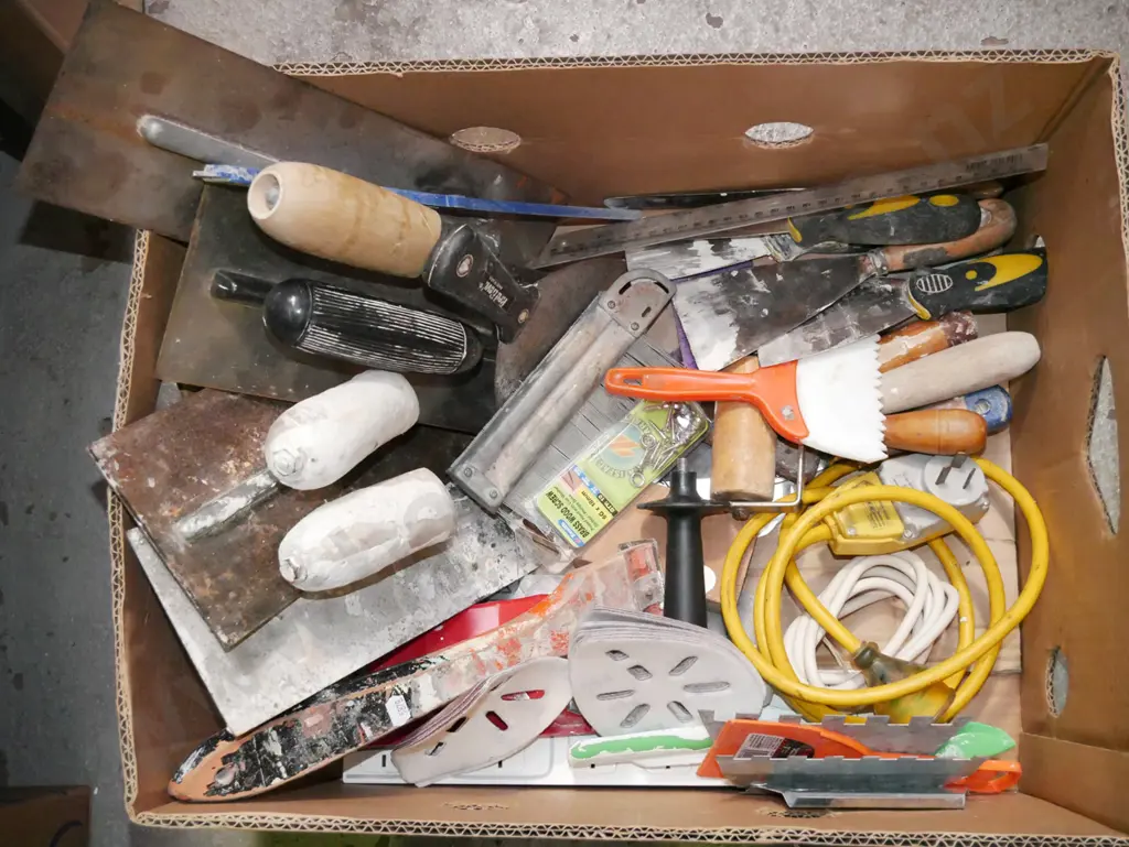 box; plasterer's trowels, RCD cut out switch, putty knives etc Image 1++