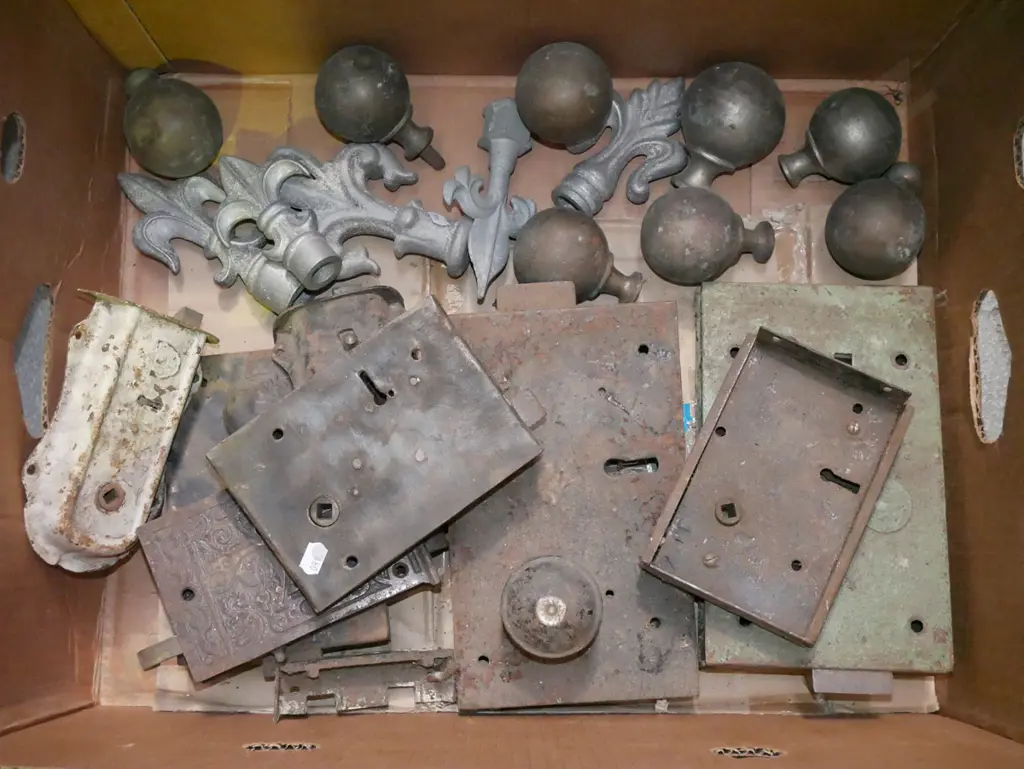 box; brass door handles, vintage door hardware etc Image 1++