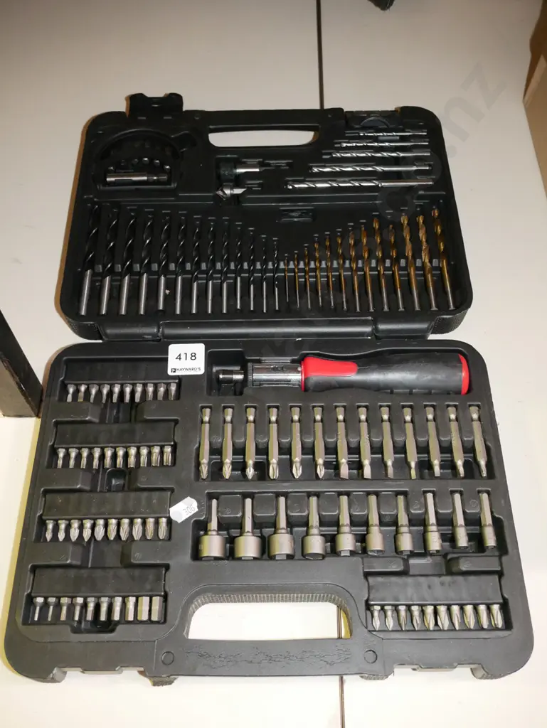cased screwdriver, drill bit set Image 1++