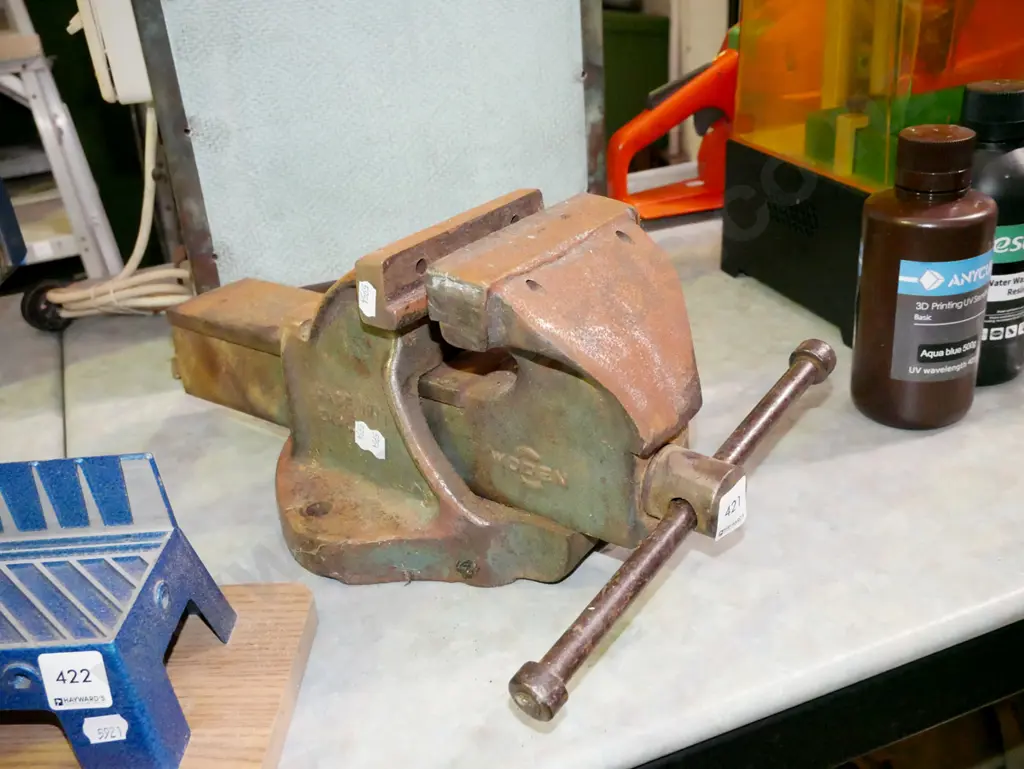 Woden 120mm engineer's vice Image 1++