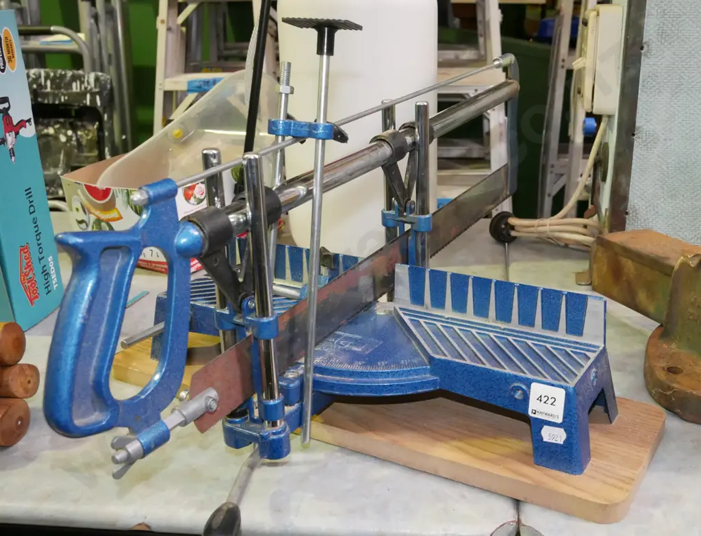 mitre saw and stand Image 1++