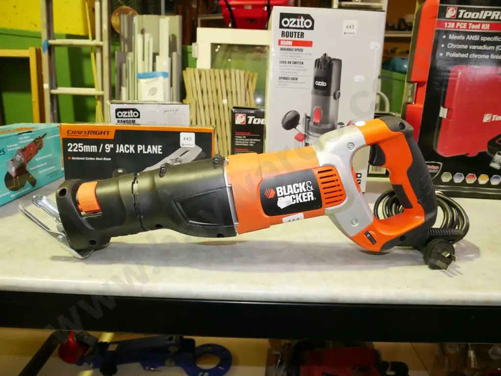 B&D corded reciprocating saw Image 1++