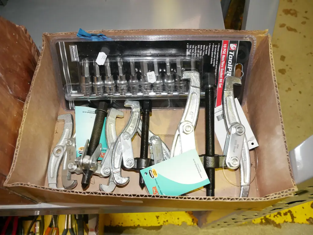 box; gear pullers, hex torque socket set Image 1++