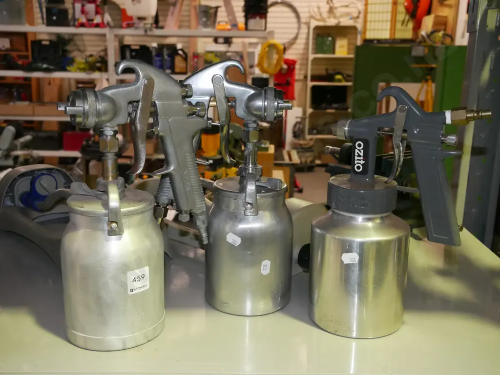 3x air powered paint sprayers Image 1++