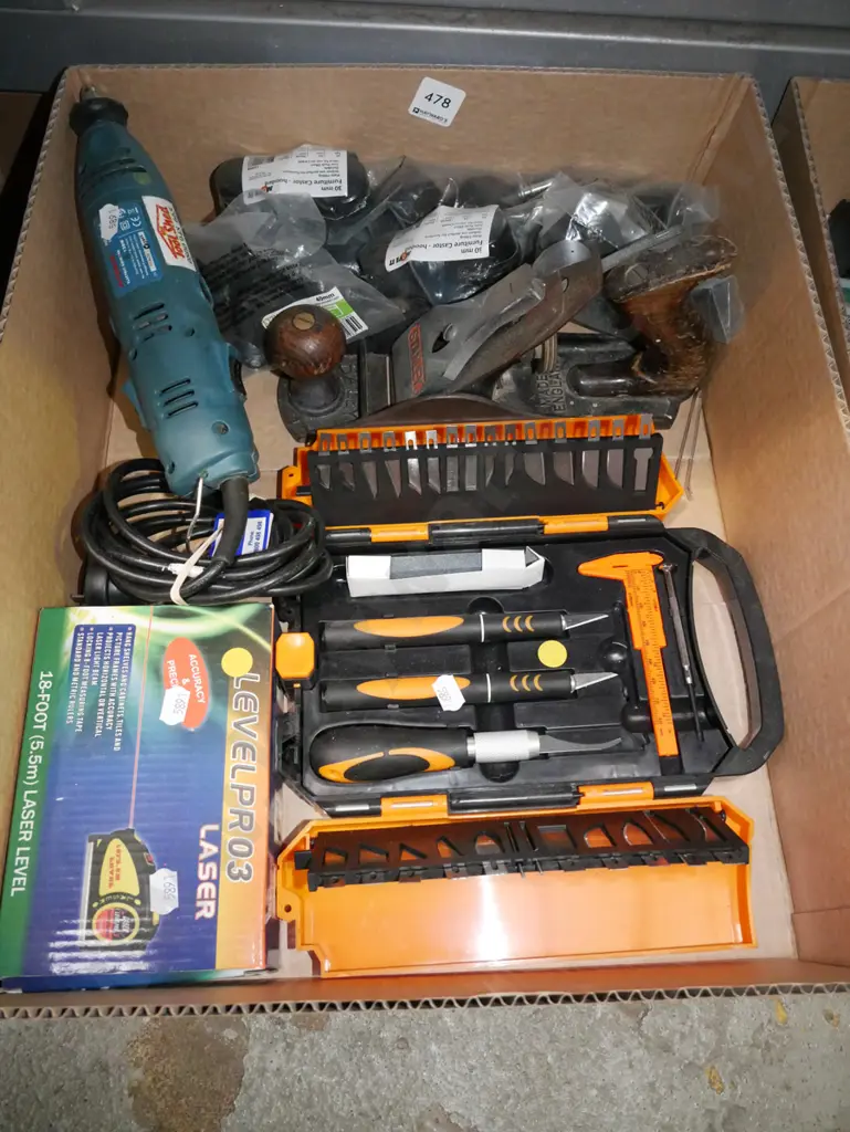 box; craft tool kit, hand plane, casters etc Image 1++
