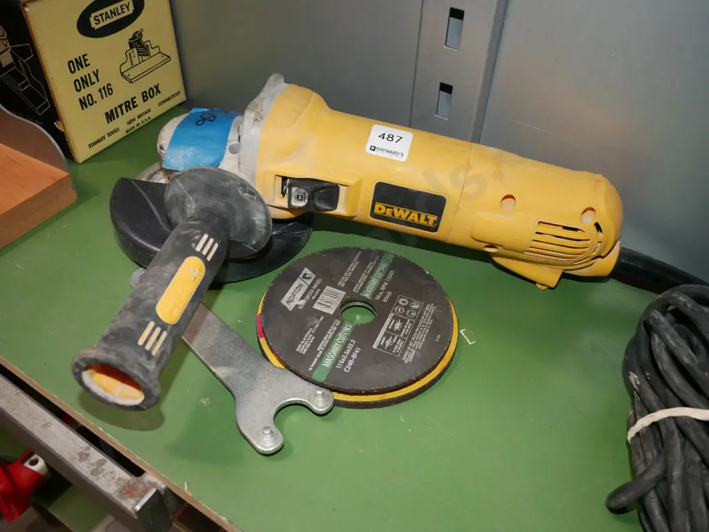 De Walt angle grinder with additional discs Image 1++
