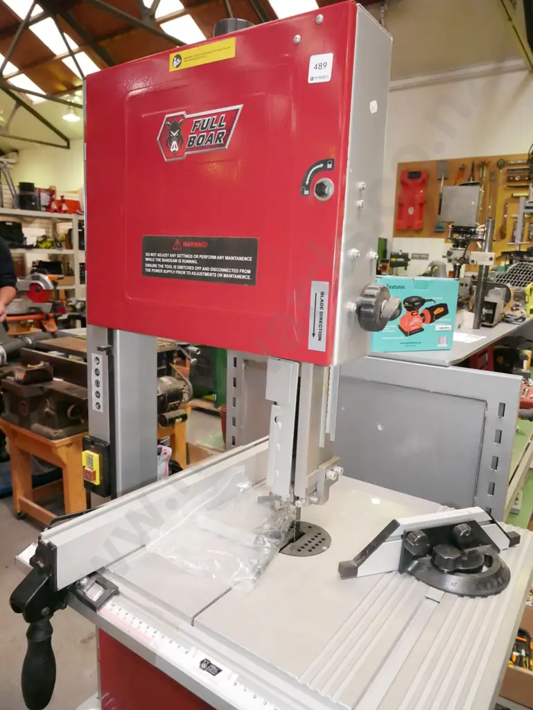 Full Boar band saw on stand Image 1++