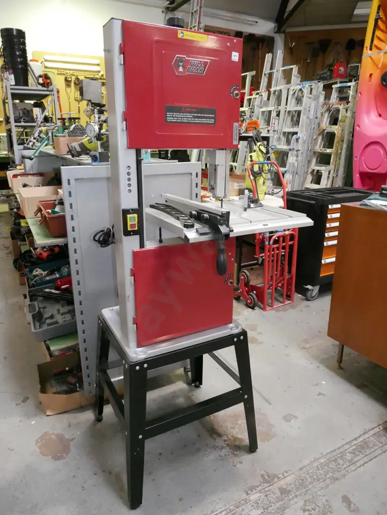 Full Boar band saw on stand Image 1++