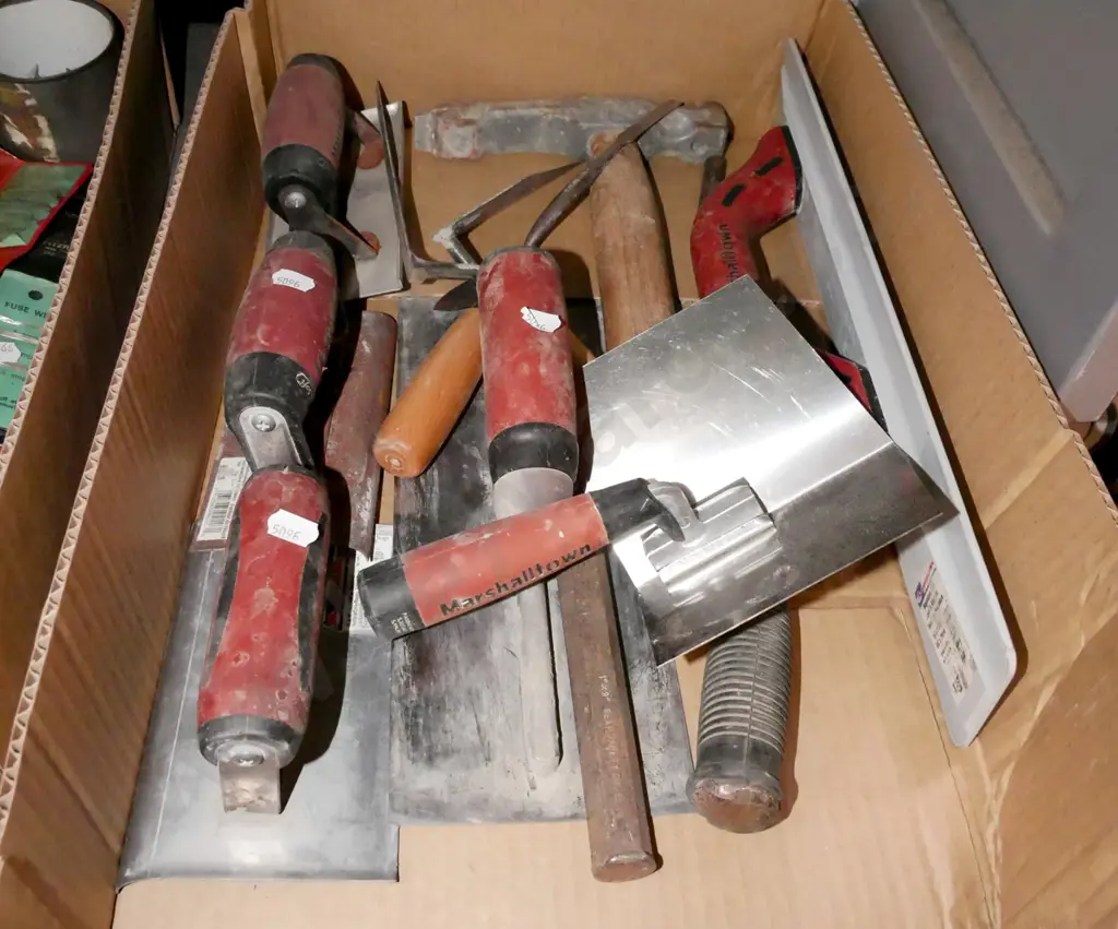 box; concreting and plastering trowels Image 1++